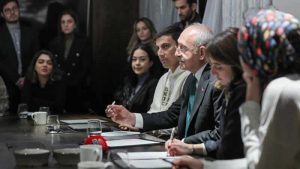 Kılıçdaroğlu, Londra’daki Türk öğrencilerle bir araya geldi