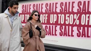 Boxing Day alışverişleri İngiltere ekonomisini kısmen rahatlattı