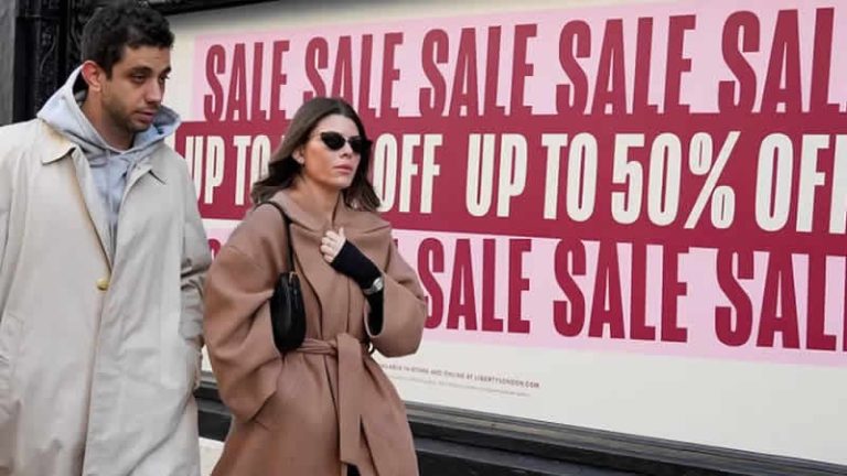 Boxing Day alışverişleri İngiltere ekonomisini kısmen rahatlattı