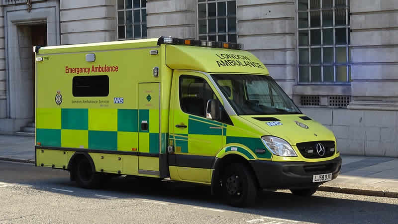 İngiltere’de ambulans bekleme süreleri rekor seviyeye ulaştı