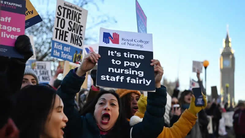 İngiltere’de hemşirelerden 5 gün arayla ikinci grev eylemi