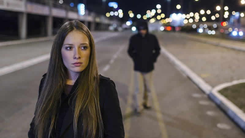 İngiltere’de yeni sokak tacizi yasası