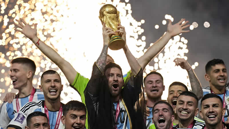 Messi, kariyerindeki eksik halkayı Katar’da tamamladı