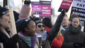 İngiltere’de on binlerce hemşireden tarihi grev