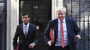 Boris Johnson’dan halefi Rishi Sunak’a uyarı