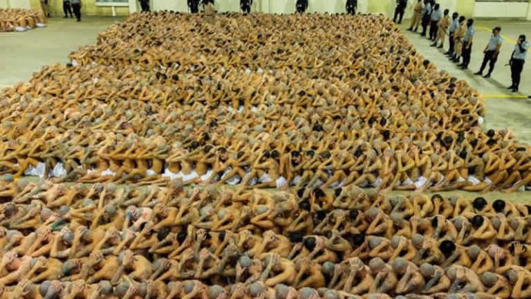 El Salvador’da 2 bin kişilik çete cezaevine böyle nakledildi!