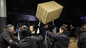 İngiltere’de Türk toplumu depremzedelere yardım için seferber oldu