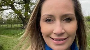 İngiltere’de köpeğini gezdirirken kaybolan kadının nehre düştüğüne inanılıyor