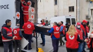 Yunanistan Kızıl Haçı, deprem bölgelerine 40 ton insani yardım gönderiyor