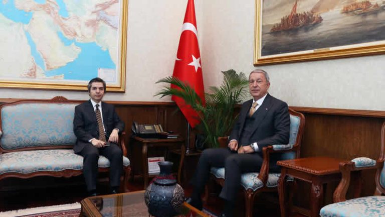 Bakan Hulusi Akar, Londra Büyükelçisi olarak atanan Osman Koray Ertaş’ı kabul etti