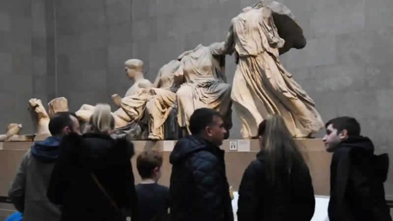 Britanya Elgin Mermerleri’ni Yunanistan’a geri vermiyor