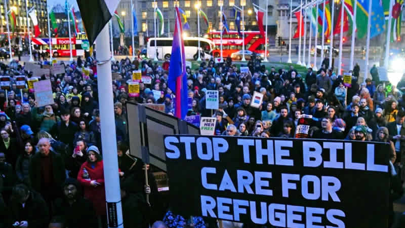 İngiltere’de göçmen yasası protesto edildi