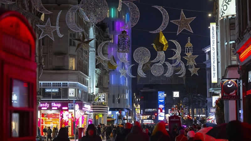 Londra’da “Ramazan Işıkları” dikkat çekti