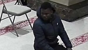 Londra polisi caminin önünde 82 yaşındaki adamı ateşe veren zanlıyı arıyor