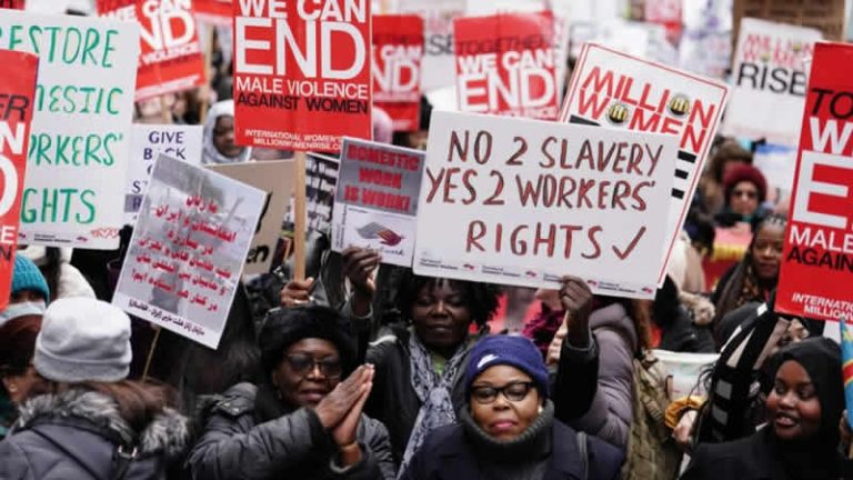 Londra’da binlerce kadın meydana indi