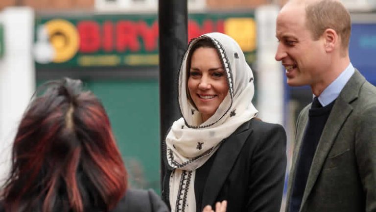 Prens ve Prenses Londra’daki deprem gönüllüleriyle buluştu