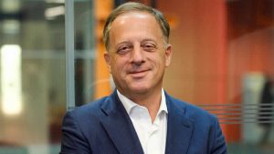 Boris Johnson’un kredi almasına yardımcı olan BBC Mütevelli Heyeti Başkanı istifa etti