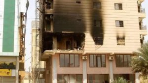 İngiltere hükümeti Sudan’da mahsur kalan vatandaşları çıkarmakta zorlanıyor