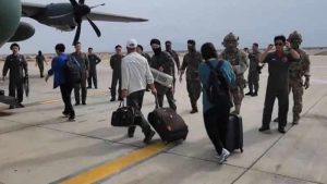 İngiltere, vatandaşlarını Sudan’dan tahliye etmeye başladı