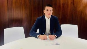 Rüştü Reçber’in oğlu İngiliz devine imzayı attı