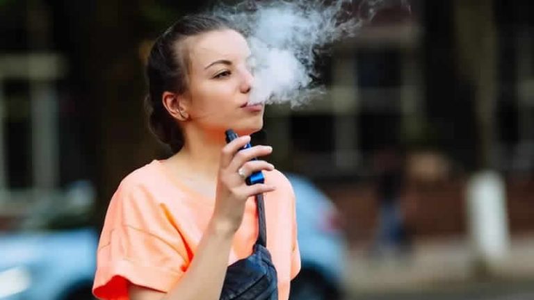 İngiltere’de tek kullanımlık elektronik sigaraların yasaklanması isteniyor