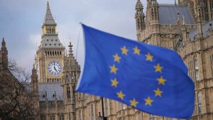 İngiltere hükümeti tüm AB kanunlarını kaldırma sözünden geri adım attı