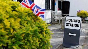İngiltere’de halk yerel seçim için sandığa gitti