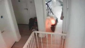 Londra’da şarjda bırakılan scooter bomba gibi patladı