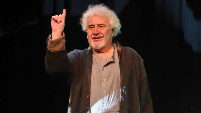 Londra Türkçe Konuşanlar Tiyatro Festivali açılışını Uğur Yücel ile yaptı