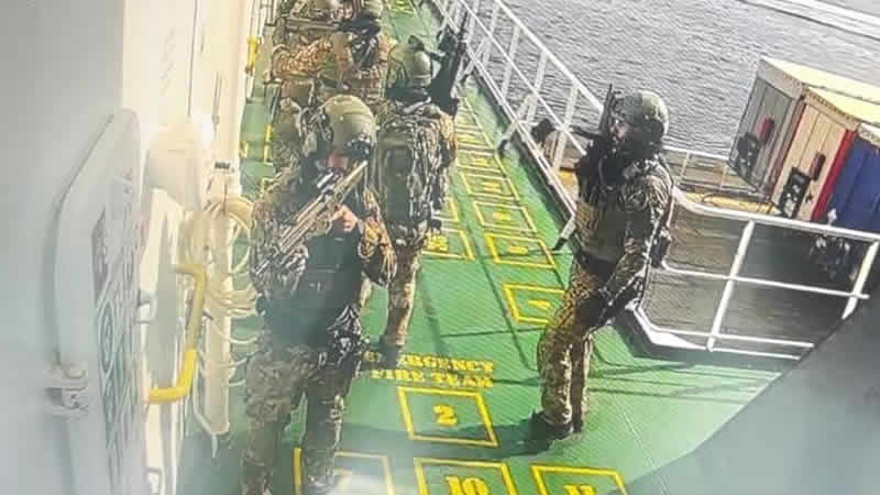 Alıkoyulan Türk gemisi İtalyan özel kuvvetlerin operasyonuyla kurtarıldı