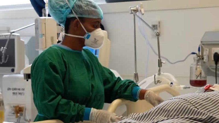 Hemşirelerin İngiltere’ye göçü, Gana’da sağlık sistemini felç etti