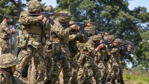 İngiltere, Ukraynalı askerlere eğitim vermeye devam ediyor