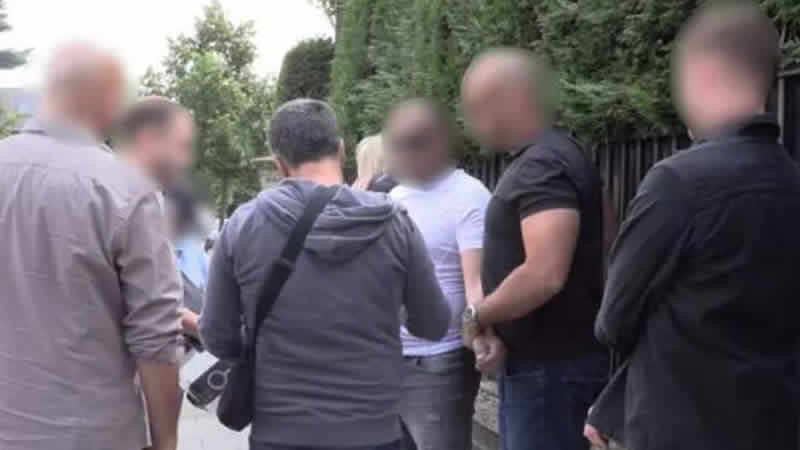 İngiltere’de, insan kaçakçılığı yaptığından şüphelenilen bir kişi gözaltına alındı