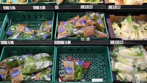 İngiltere’de tüketici fiyatları beklentilerin üzerinde arttı