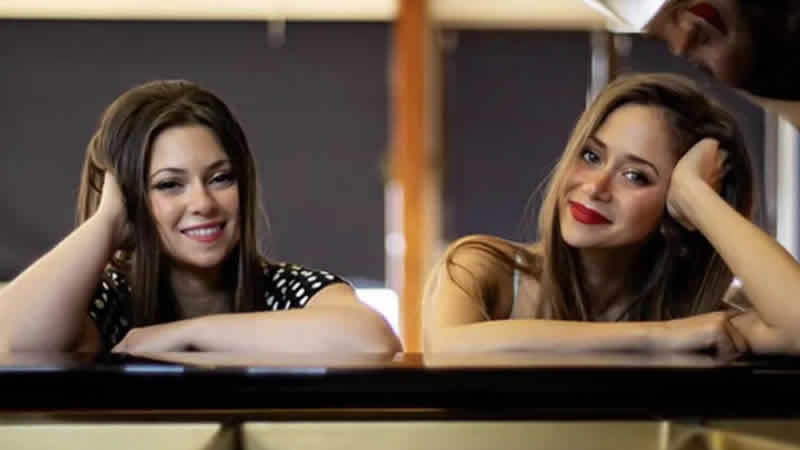 Piyanist kardeşlerden Londra’da depremzedeler için konser