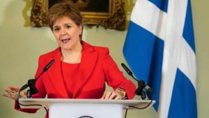 İskoçya’nın eski başbakanı gözaltına alındı