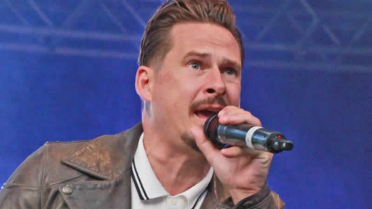 İngiliz şarkıcı, THY uçağında ‘olay’ çıkardı