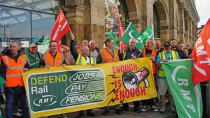 Demiryolu işçilerinin grevi seyahatleri aksattı