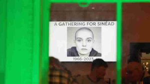 İrlandalı efsane Sinead O’Connor (Şüheda Davitt) hayranları yasta