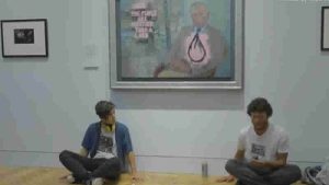 Aktivistler, İngiltere Kralı Charles’ın resmini boyadı