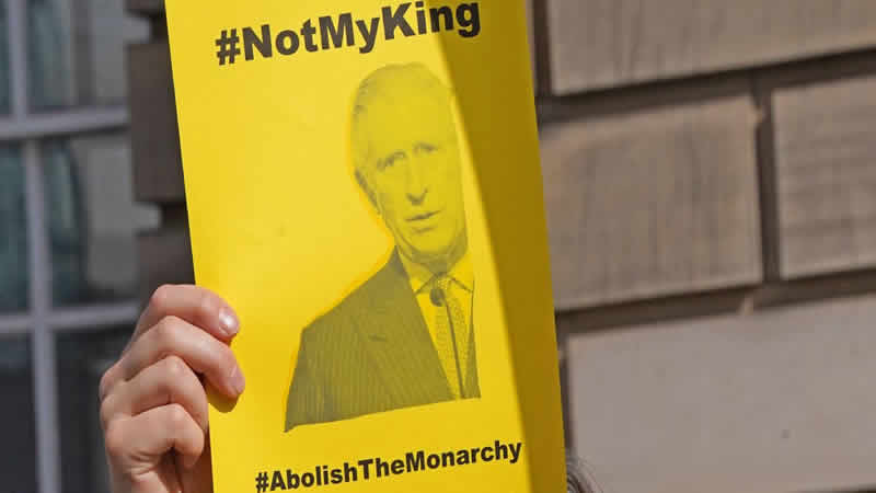 Kral Charles ilk İskoçya gezisinde protestolarla karşılandı