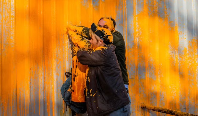 İklim protestoları İngiltere’ye pahalıya mal oldu