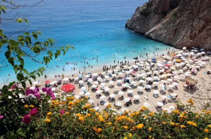 İngiltere’de Turizm Devi İflas Etti: Tüm Rezervasyonlar İptal Edildi