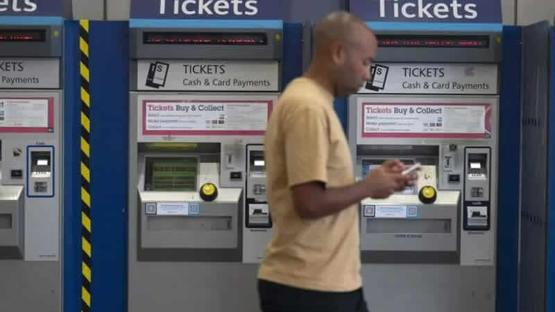 İngiltere’de demiryolu grevleri sürüyor