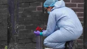 İngiltere şokta: Çiçekleri kabul etmedi diye kız arkadaşını katletti!