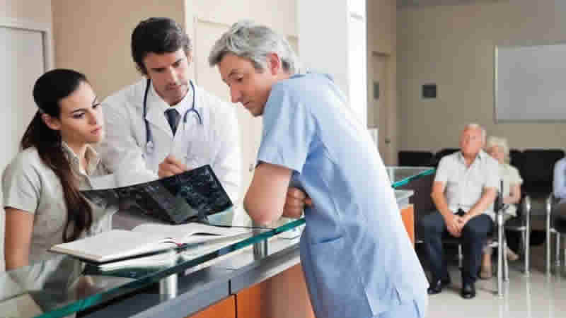 İngiltere’de Hastane Yoğunluğunu Azaltacak Yeni Sağlık Planı Devrede