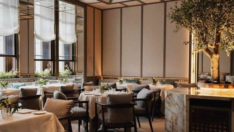 İş insanı İlhan Ekşioğlu, Londra’ya Paper Moon açtı