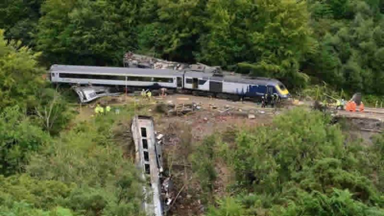 İskoçya’da 3 kişinin öldüğü tren kazası sonrası 6,7 milyon pound ceza