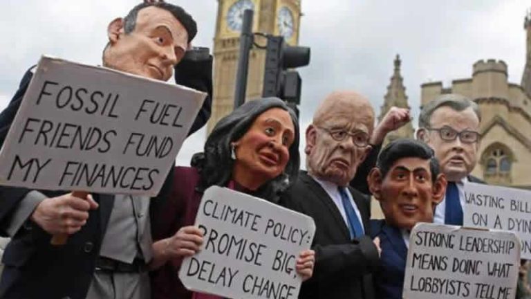 İklim aktivistleri Londra’da fosil yakıt karşıtı gösteri düzenledi