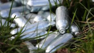 Azot oksit: Kahkaha gazı bulundurmak “üç hafta içinde” suç olacak